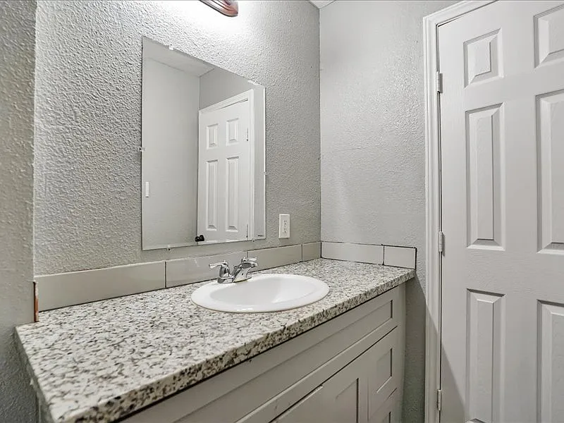 Lavender Apartments — Photo 4