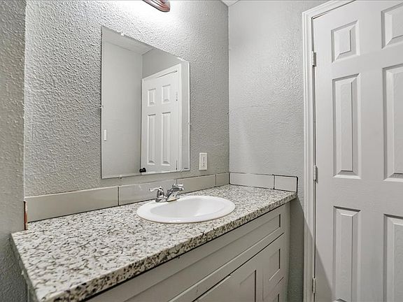 4th image of 5117 Lavender St #5131