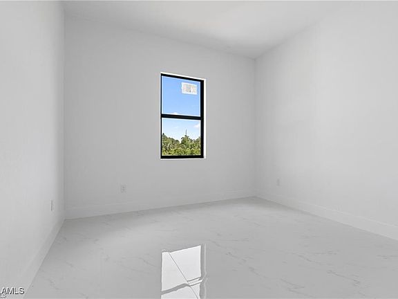 5th image of 855 Frederick Reid St E