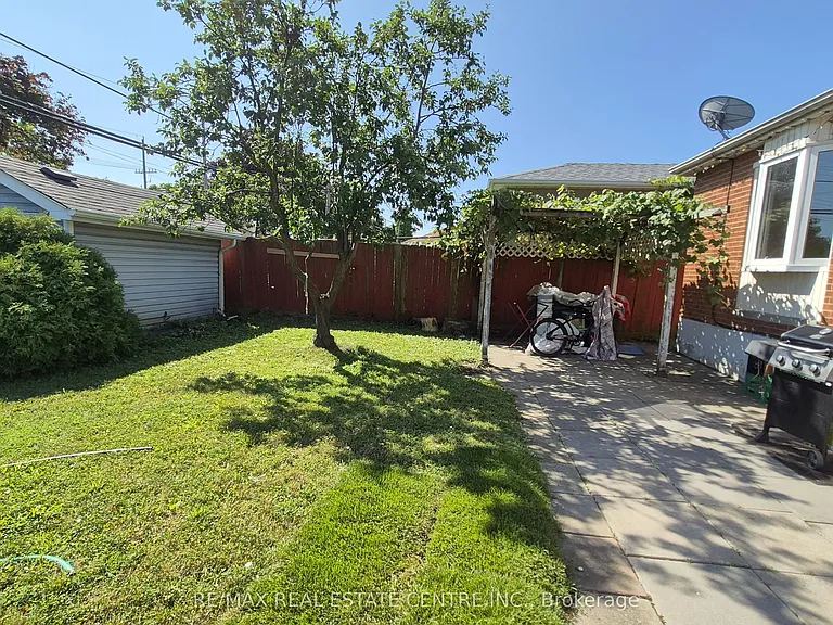 71 Gunton Dr #UPPER — Photo 24