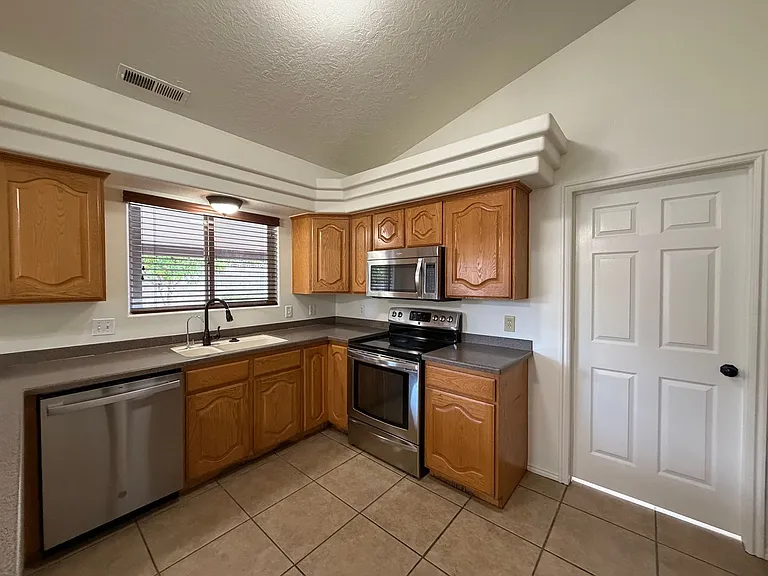 2325 E 350 N — Photo 10