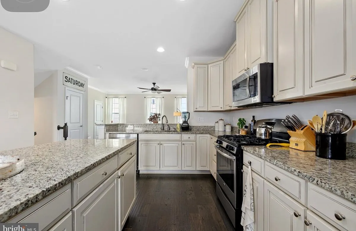 Building Photo - 135 Hornbeam Dr