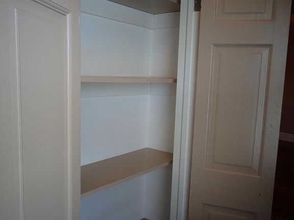 Pantry/Linen