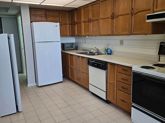 5th image of 330 Mill St S #908