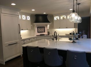 726 Great Oaks Dr, Bloomfield Hills, MI 48304