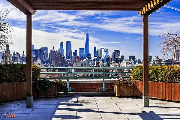 Rented by AVENUE 8 INC | media 9