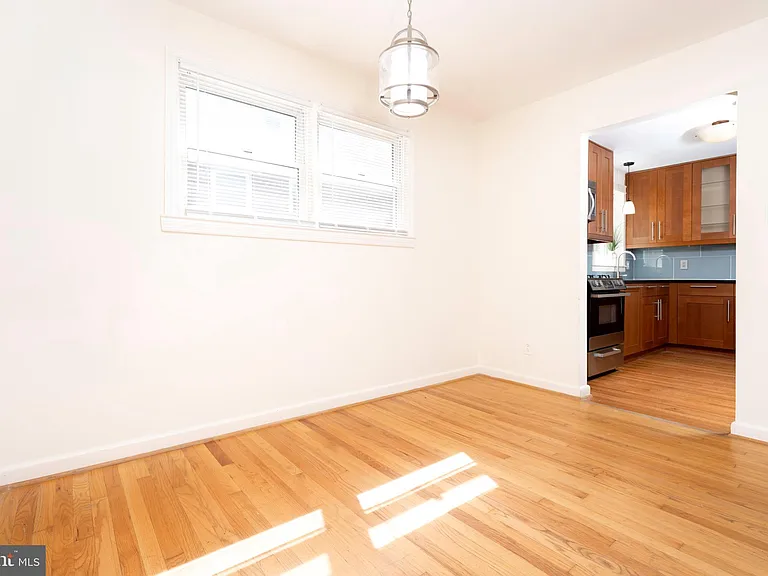 1418 Thornden Rd — Photo 4
