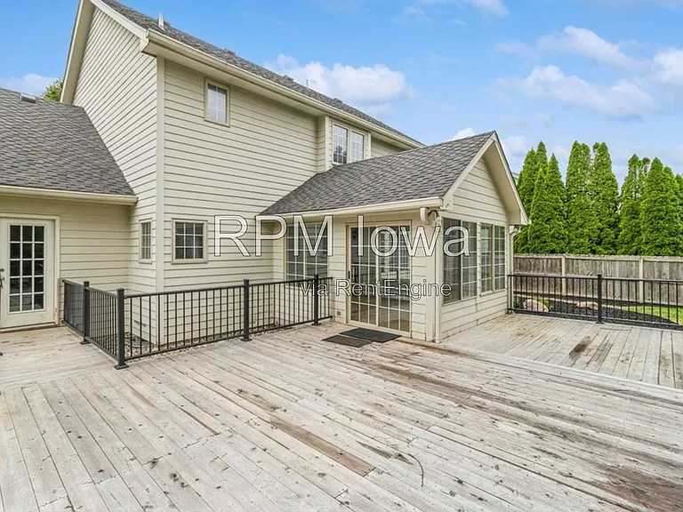 13585 Summit Dr — Photo 29
