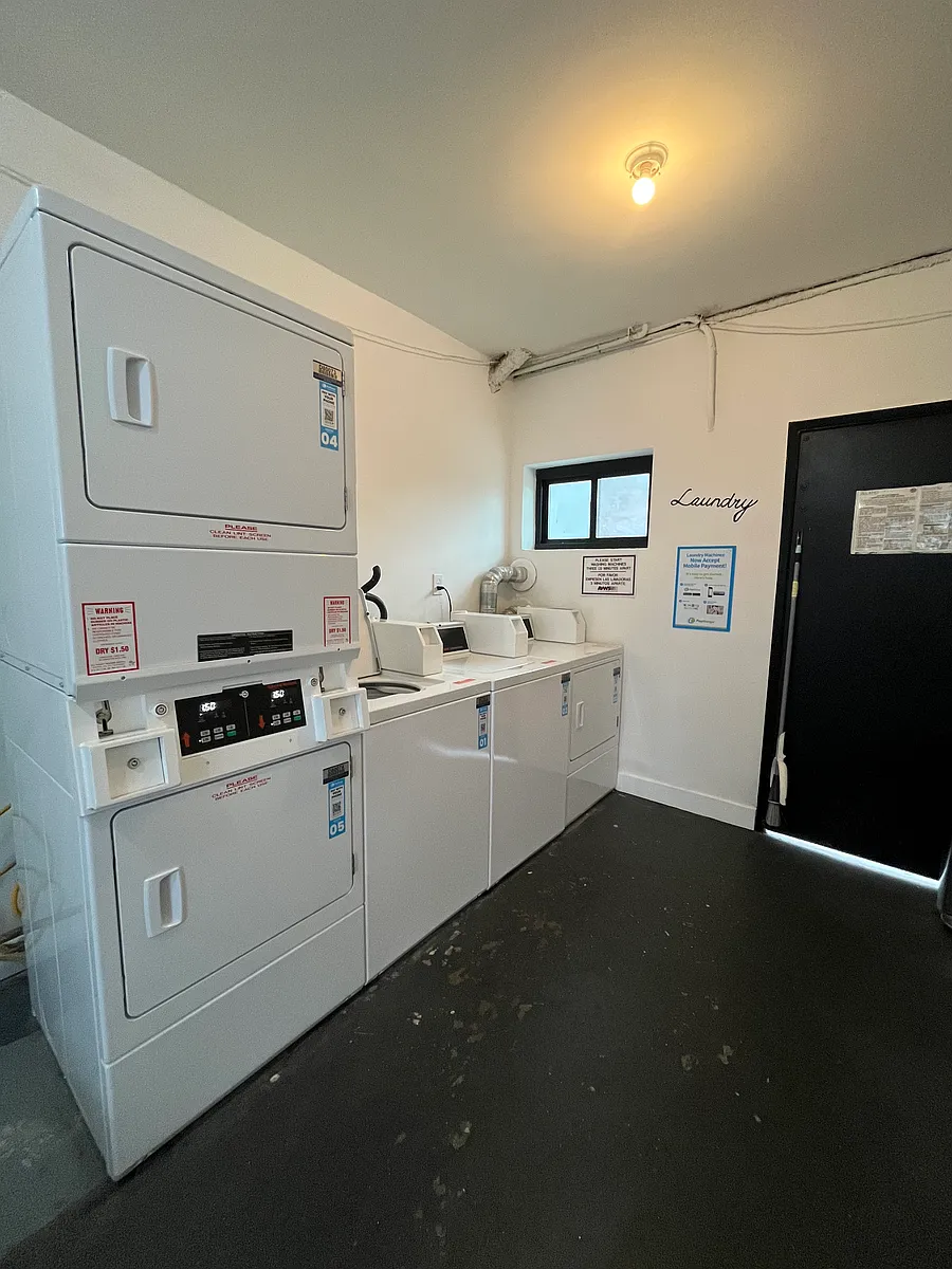 Building Photo - 6958 Woodman Ave #6