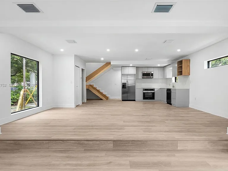4746 NW 10th Ave — Photo 12