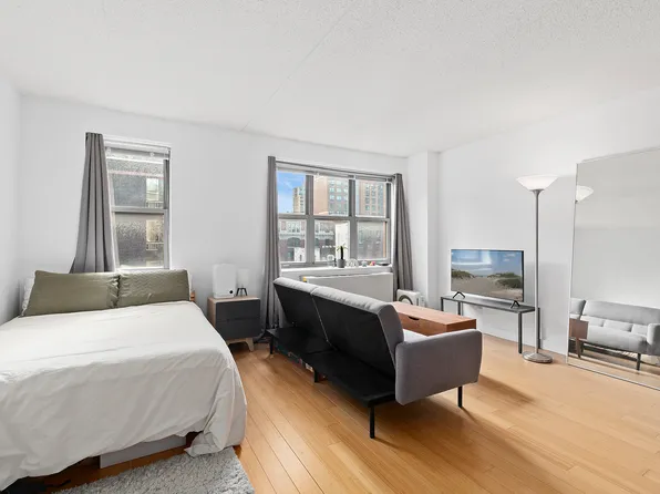 516 West 47th Street image 2 of 8