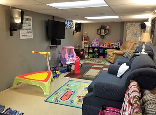 215 W Sanitary Rd, Abingdon, IL 61410