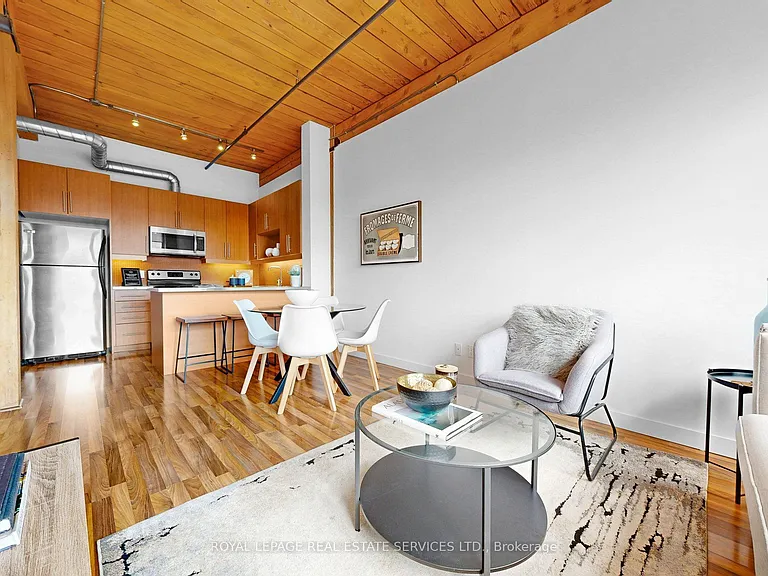 2154 Dundas St W #405 — Photo 6