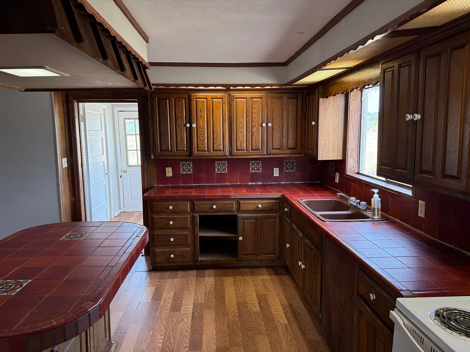 4 bed, 2000 sqft, $1,400 — Photo 1
