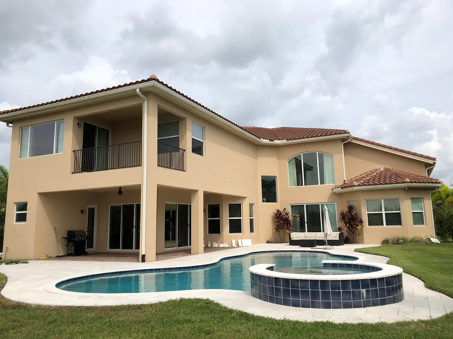 5 bed, 7.5 bath, 5393 sqft, $8,500 — Photo 2