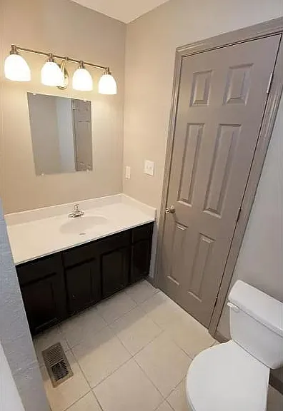 733 Capitol Loft Apartments — Photo 11