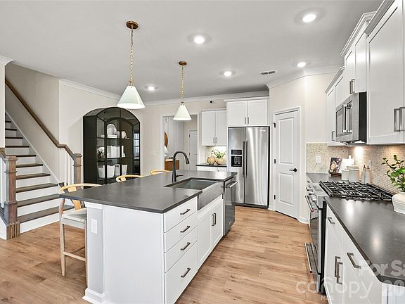 7th image of this home