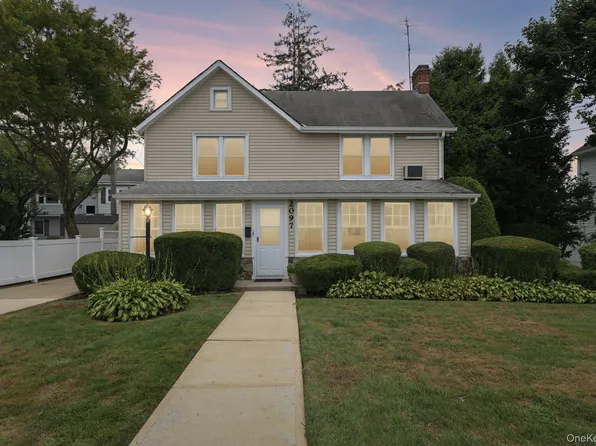2097 Washington Avenue, Seaford, NY 11783