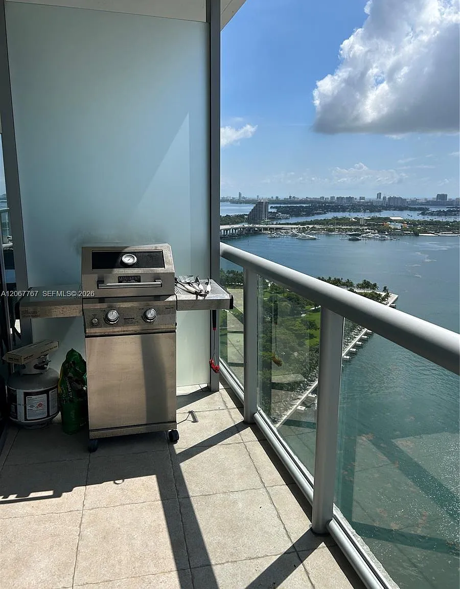 Marinablue Condo — Photo 3