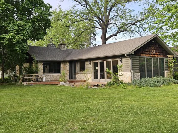 29303 Evergreen DRIVE, Waterford, WI 53185
