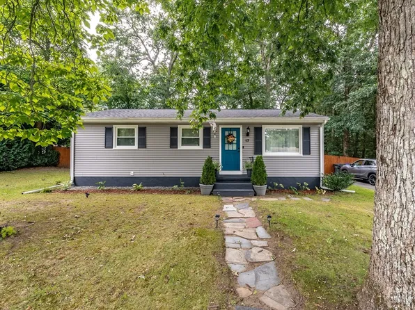 17 Mark St, Springfield, MA 01129