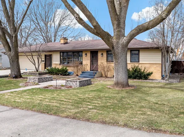 1254 Prairie St, Chaska, MN 55318