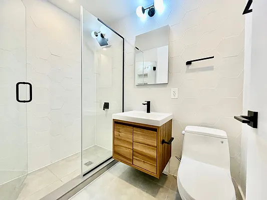 Rented by HOLTON REAL ESTATE INC. | media 24