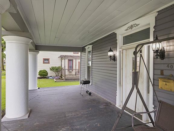 3rd image of 403 Woodlawn Ave