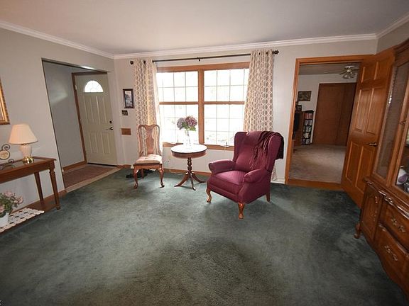 3rd image of 321-323 Meadowbrook Ave