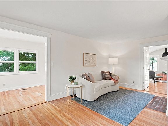 4th image of 286 Porter St