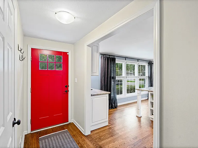 8345 Reinhardt St — Photo 3