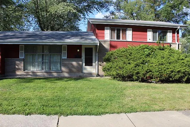310 Gentry St photo 1