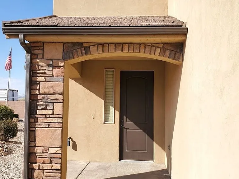 671 N Bluffview Cir — Photo 5
