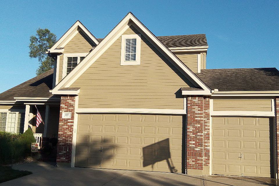 1st image of 1109 NW Burr Oak Ln
