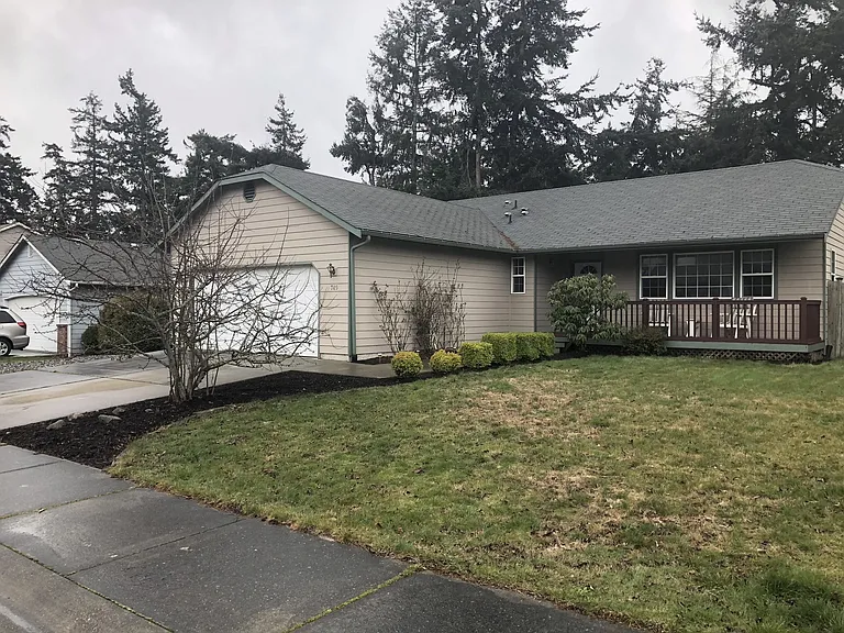 749 SW Regency Dr — Photo 1
