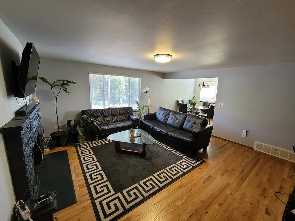 2 bed, 1560 sqft, $2,100 — Photo 2