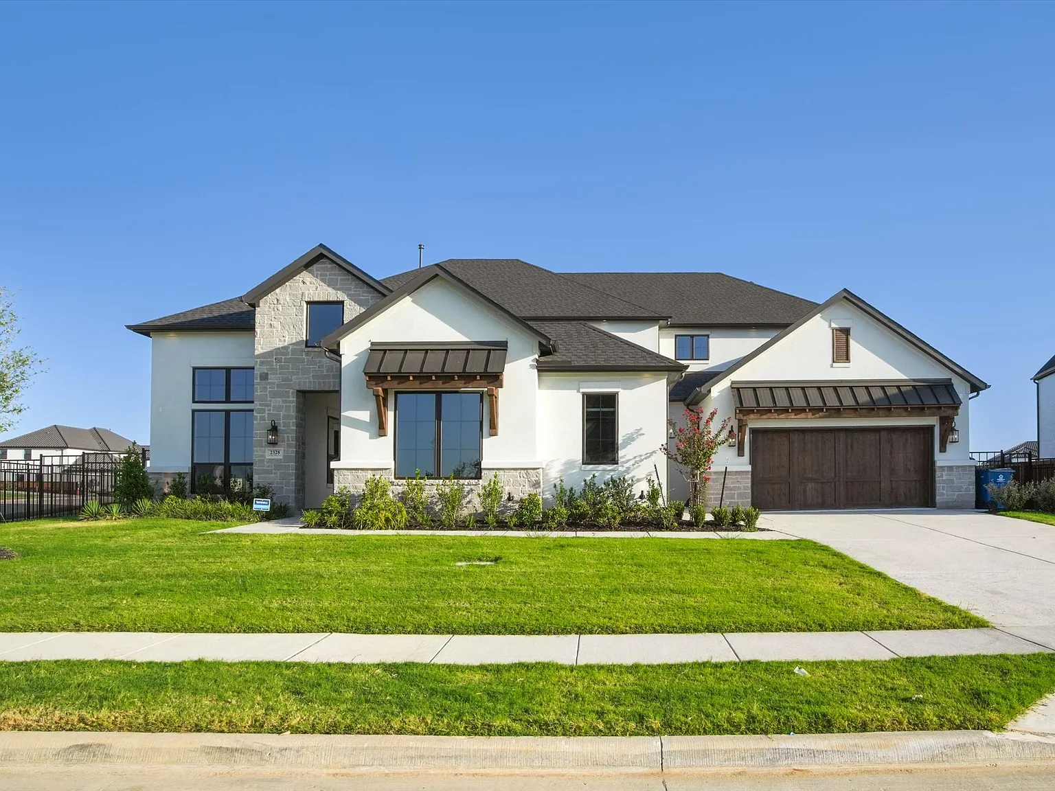 5 bed, 5.5 bath, 5076 sqft, $9,900 — Photo 2