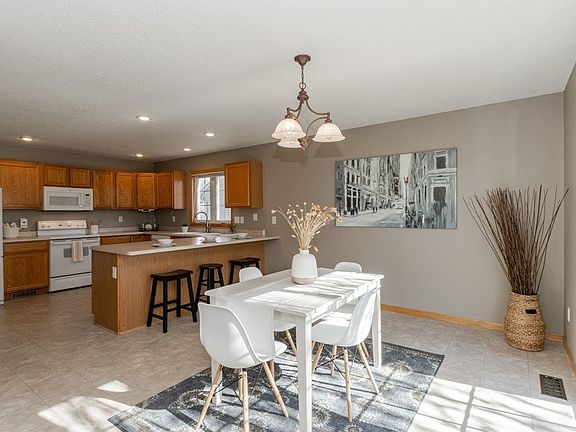 5th image of 1033 Fairview Ln