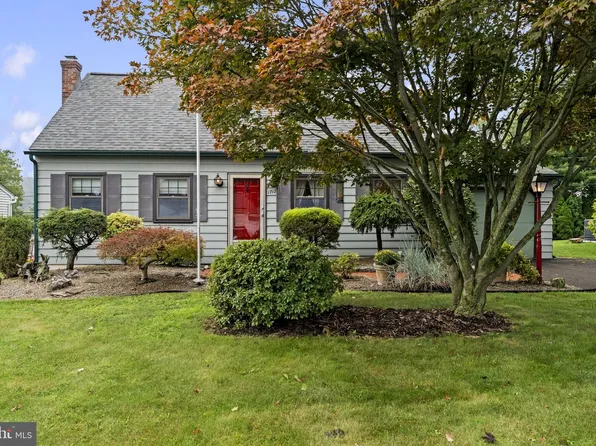 1712 W Wood St, Emmaus, PA 18049
