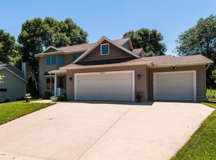2124 Parkwood Hills Dr NE, Rochester, MN 55906