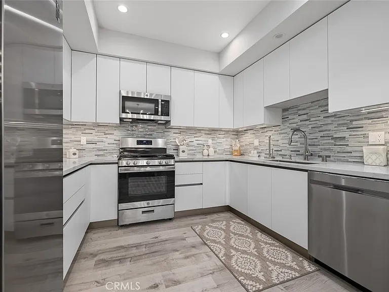5820 La Mirada Ave #401 — Photo 21