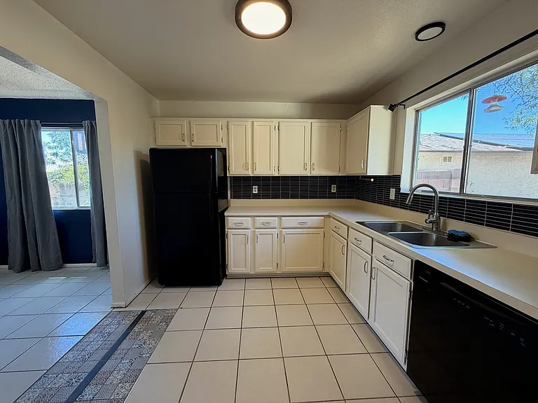 9368 N Hampshire Dr — Photo 11