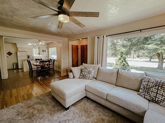 Living room & kitchen