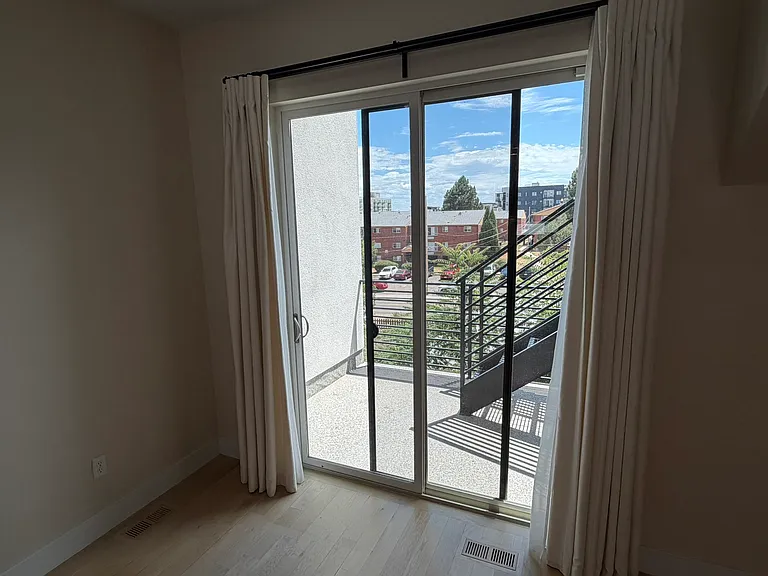 1716 Hooker St — Photo 7