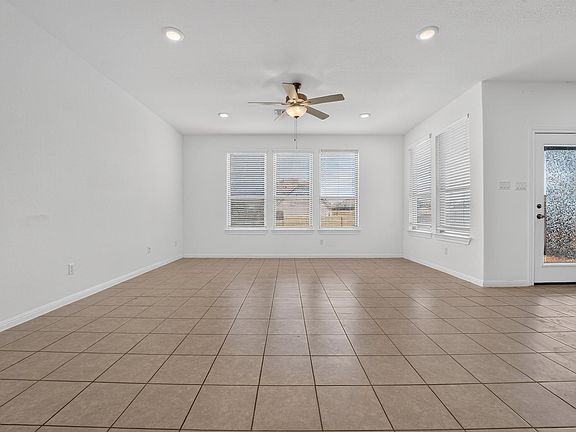 4th image of 221 Sand Lily Ln