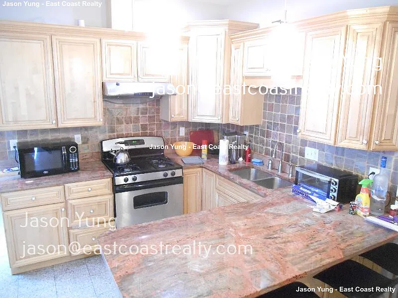 5 bed, 2.0 bath, $5,500 — Photo 2