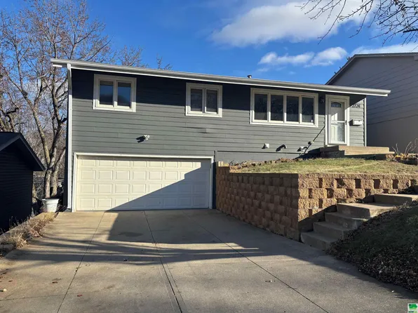 2724 S Steele St, Sioux City, IA 51106