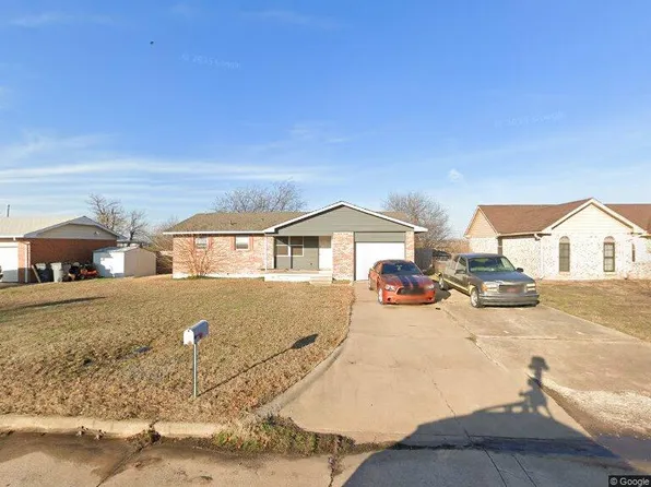 1716 NW 49th St, Lawton, OK 73505