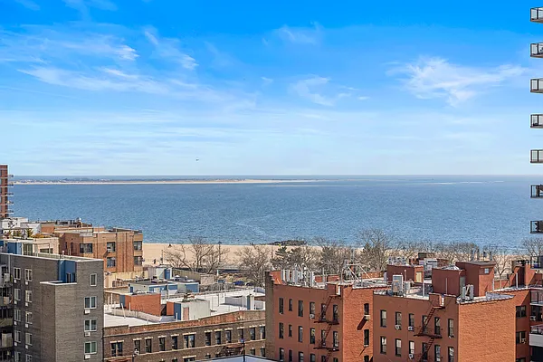 Sold by Thomas Lipovetsky, LREB | media 15