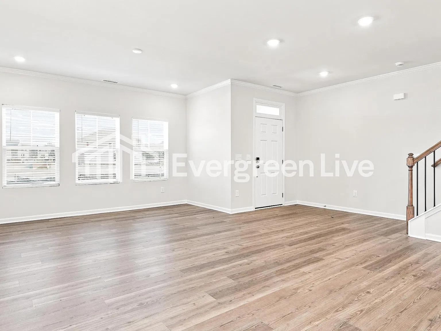 3 bed, 3.0 bath, 1931 sqft, $1,995 — Photo 3